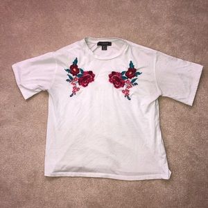 Cute Floral Embroidered t-shirt🥀🌹